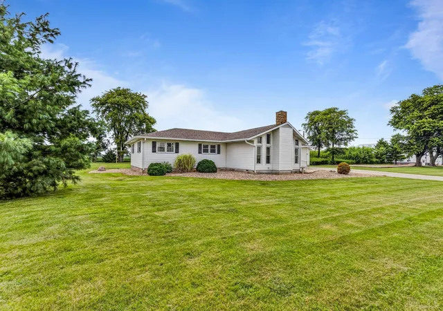 Photo 2 of Single family home for sale at 40 E 950 North Rd, Cerro Gordo, IL 61818 | MLS# 12716276 | Listing updated on 2026-08-19