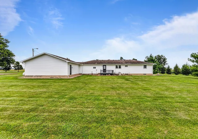 Photo 4 of Single family home for sale at 40 E 950 North Rd, Cerro Gordo, IL 61818 | MLS# 12716276 | Listing updated on 2026-08-19