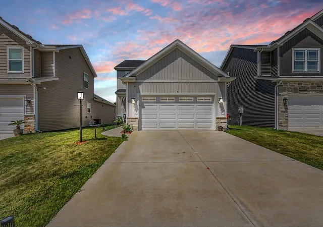 2nd image of 4512 Legends Dr, Champaign, IL 61822 | MLS# 12716397