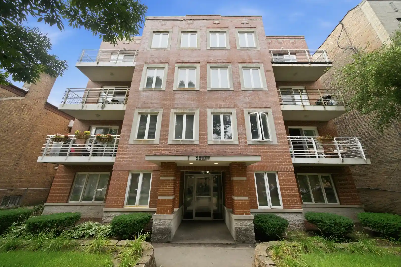 Listing Photo 1 - Condo for sale in 2217 W Farwell Ave located at 2217 W Farwell Ave, Chicago, IL 60645 - Unit #4B