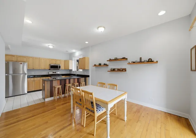 Listing Photo 4 - Condo for sale in building located at 2217 W Farwell Ave, Chicago, IL 60645 - Unit #4B