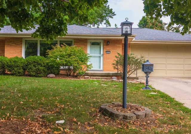 4th image of 203 Radliff Rd, Bloomington, IL 61701 | MLS# 12716443