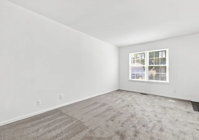 Photo 3 of Single family home for sale at 1748 Linden Park Ln, Aurora, IL 60504 | MLS# 12716491 | Listing updated on 2026-08-28