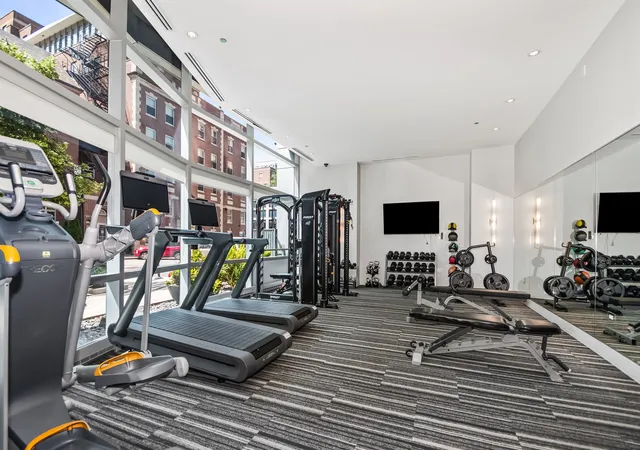 2nd image of 110 W Superior St, Chicago, IL 60654