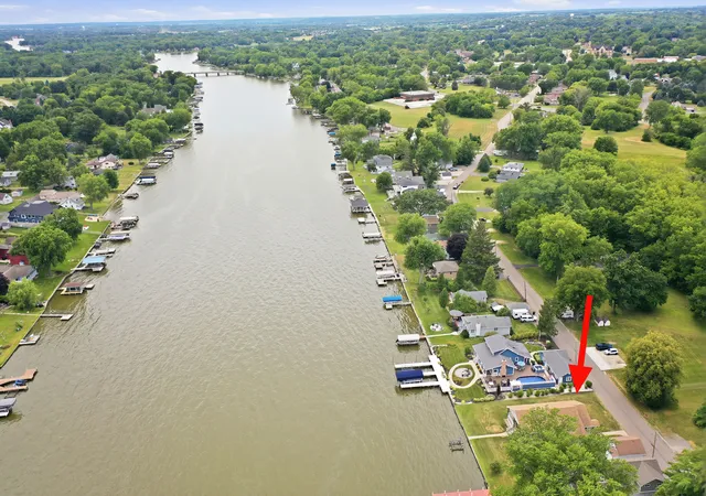 Photo 3 of Single family home for sale at 1513 Sunnyside Beach Dr, Johnsburg, IL 60051 | MLS# 12716701 | Listing updated on 2026-09-07