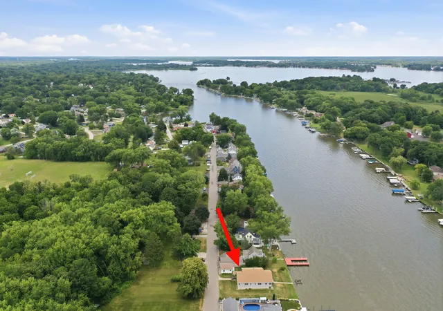 Photo 3 of Single family home for sale at 1513 Sunnyside Beach Dr, Johnsburg, IL 60051 | MLS# 12716701 | Listing updated on 2026-09-07