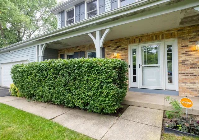 2nd image of 2120 Kenton Ln, Libertyville, IL 60048 | MLS# 12716742