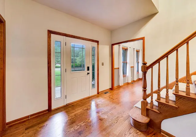 3rd image of 2120 Kenton Ln, Libertyville, IL 60048 | MLS# 12716742