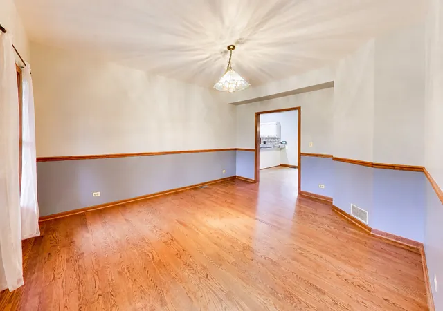 4th image of 2120 Kenton Ln, Libertyville, IL 60048 | MLS# 12716742