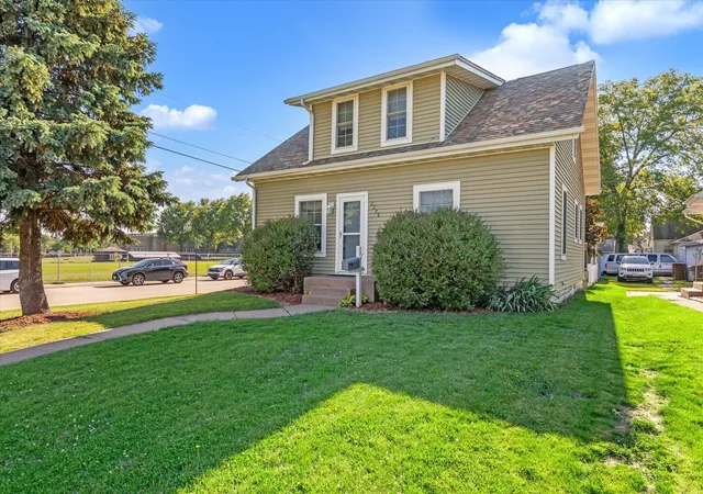 2nd image of 2226 15 1/2 St, Rock Island, IL 61201 | MLS# 12716842