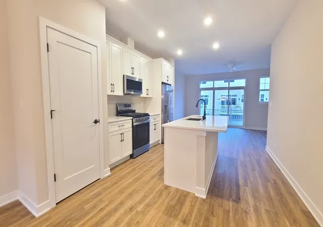 Photo 3 of Townhouse for sale at 182 Lilah Ct, Des Plaines, IL 60016 | MLS# 12716894 | Listing updated on 2026-08-17