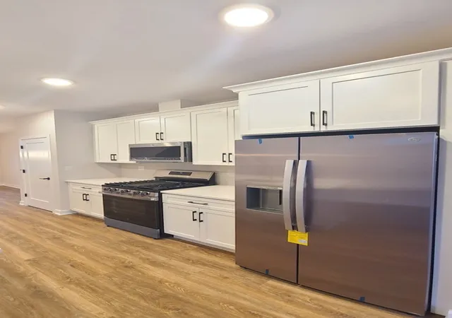 Photo 4 of Townhouse for sale at 182 Lilah Ct, Des Plaines, IL 60016 | MLS# 12716894 | Listing updated on 2026-08-17
