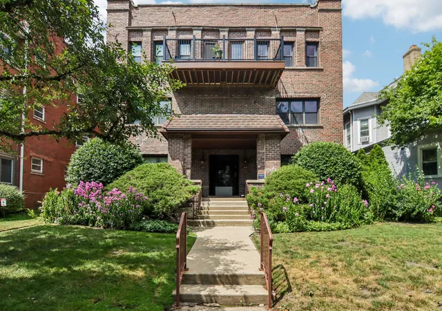 1st image of 824 Hinman Ave #1N, Evanston, IL 60202 | MLS# 12716929