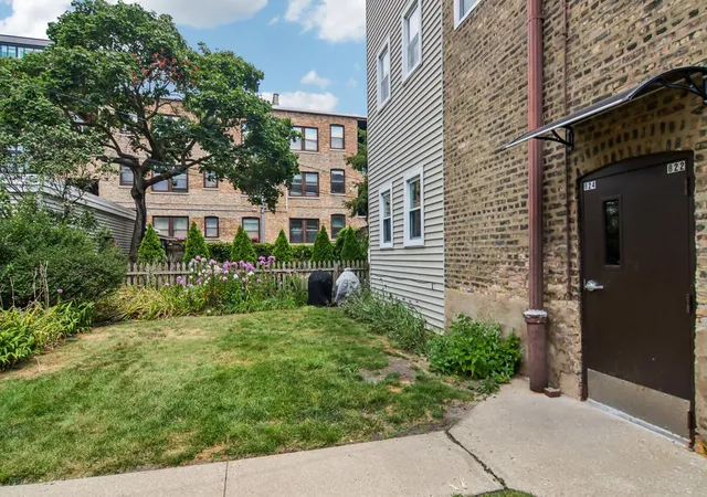 2nd image of 824 Hinman Ave, Evanston, IL 60202