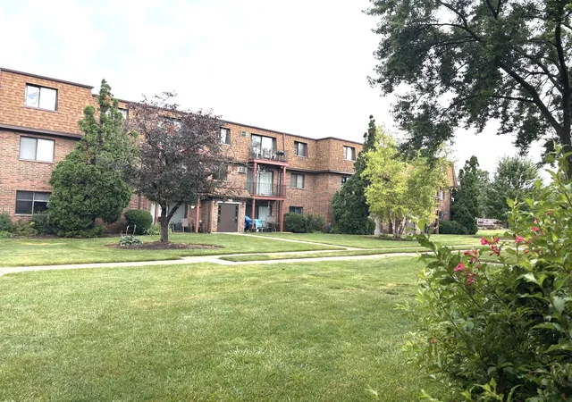 11th image of 495 Mchenry Rd #1B, Wheeling, IL 60090 | MLS# 12716935