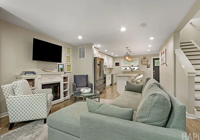 4th image of 627 N Arlington Heights Rd, Arlington Heights, IL 60004 | MLS# 12716990