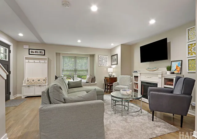 5th image of 627 N Arlington Heights Rd, Arlington Heights, IL 60004 | MLS# 12716990
