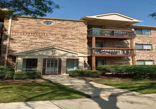 1st image of 2227 W Nichols Rd #E, Arlington Heights, IL 60004 | MLS# 12717004
