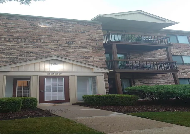 2nd image of 2227 W Nichols Rd #E, Arlington Heights, IL 60004 | MLS# 12717004