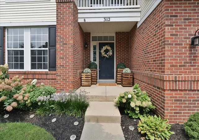 2nd image of 3112 Thunderbird Ct W, Aurora, IL 60503 | MLS# 12717019
