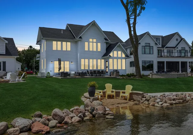 Photo 2 of Sale Pending at 225 Edgewater Dr, Crystal Lake, IL 60014 | MLS# 12717109 | Listing updated on 2026-08-28