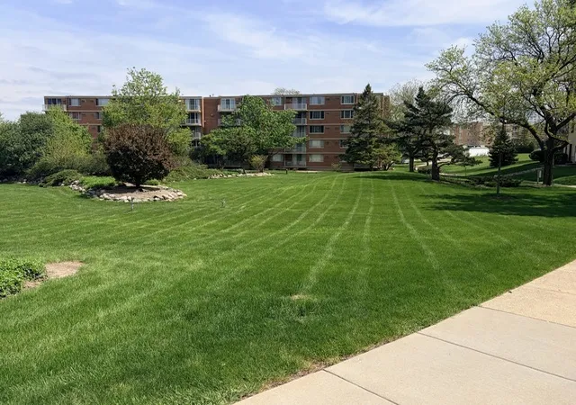 Photo 10 of Condo for sale at 2211 S Highland Ave #6D, Lombard, IL 60148 | MLS# 12717114 | Listing updated on 2026-08-21