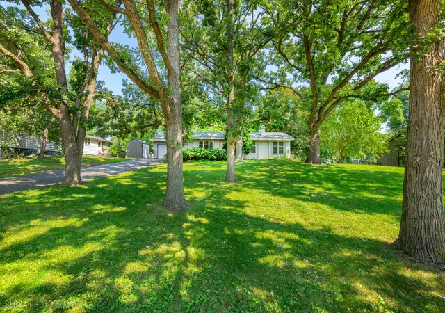 Photo 2 of Single family home for sale at 6914 Meadow Dr, Crystal Lake, IL 60012 | MLS# 12717202 | Listing updated on 2026-09-03