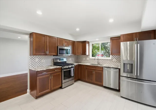 Photo 2 of Single family home for sale at 1284 Regent Dr, Mundelein, IL 60060 | MLS# 12717510 | Listing updated on 2026-09-01