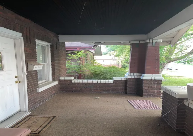 Photo 2 of Single family home for sale at 2068 S 05th Street, Springfield, IL 62702 | MLS# 12717648 | Listing updated on 2026-09-24