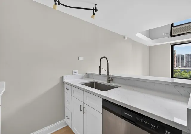 Listing Photo 5 - Condo for sale in building located at 1221 N Dearborn St, Chicago, IL 60610 - Unit #812N
