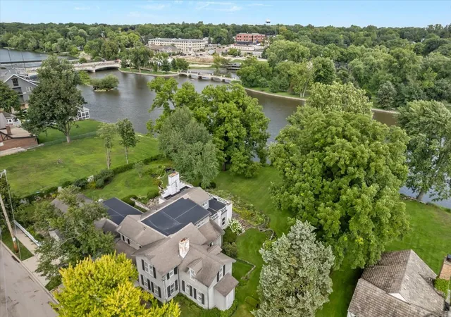 2nd image of 133 S River Ln, Geneva, IL 60134 | MLS# 12717679