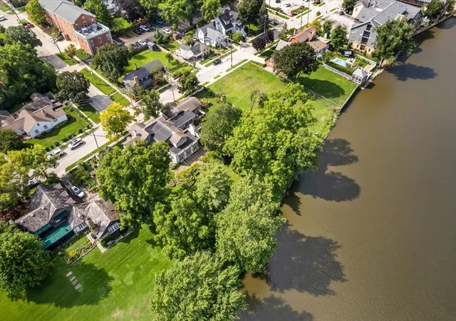 image of 133 S River Ln, Geneva, IL 60134 | MLS# 12717679