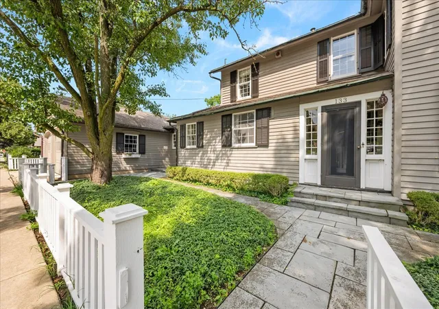 image of 133 S River Ln, Geneva, IL 60134 | MLS# 12717679