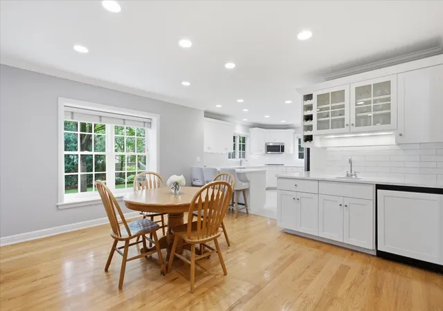 5th image of 2309 Larkdale Dr, Glenview, IL 60025 | MLS# 12717738