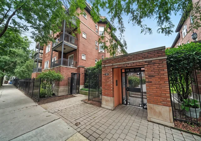 Photo 2 of Sale Pending at 841 W Belle Plaine Ave #3, Chicago, IL 60613 | MLS# 12717805 | Listing updated on 2026-09-06