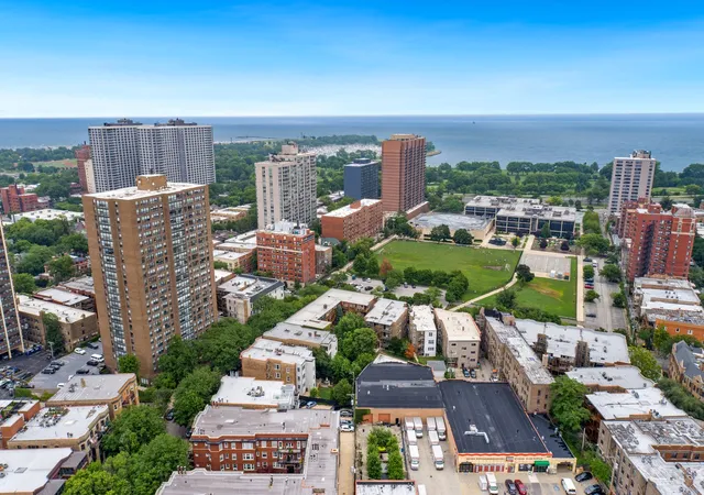 Photo 4 of Sale Pending at 841 W Belle Plaine Ave #3, Chicago, IL 60613 | MLS# 12717805 | Listing updated on 2026-09-06