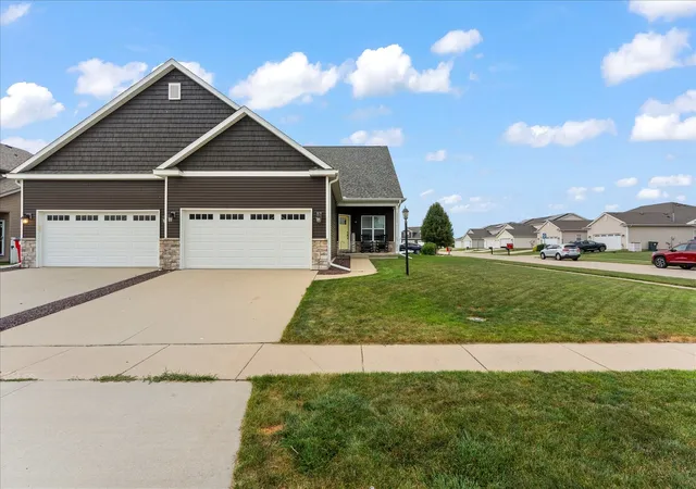 2nd image of 3402 Boulder Ridge Dr #0, Champaign, IL 61822 | MLS# 12717951
