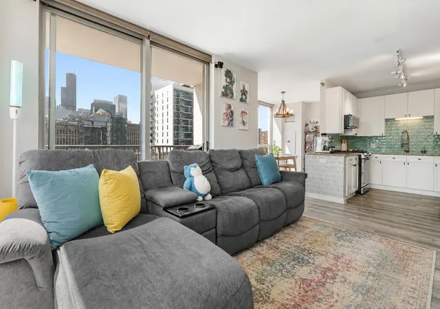 3rd image of 200 W Grand Ave #1801, Chicago, IL 60654 | MLS# 12718022