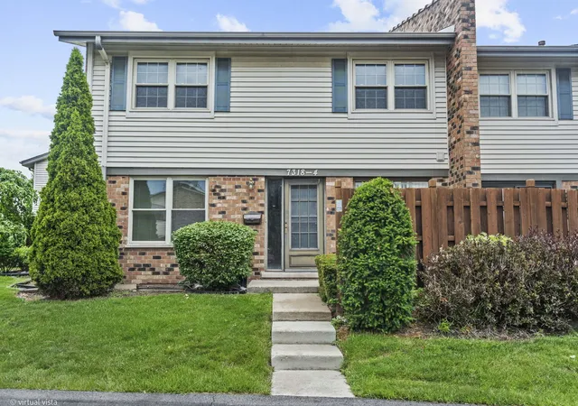 Condo for sale at 7318 Winthrop Way #4, Downers Grove, IL 60516 | MLS# 12718038