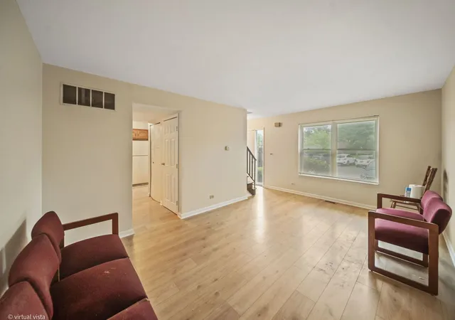 Listing Photo 5 - Condo for sale in building located at 7318 Winthrop Wy, Downers Grove, IL 60515 - Unit #4
