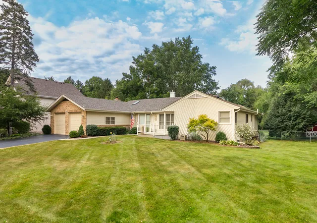 Photo 2 of Single family home for sale at 2470 Benton St, Palatine, IL 60067 | MLS# 12718092 | Listing updated on 2026-09-07