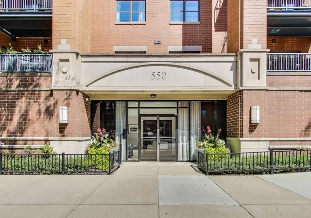 3rd image of Fulton Court, Chicago, IL 60661