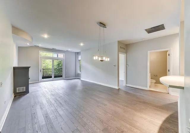 4th image of Fulton Court, Chicago, IL 60661