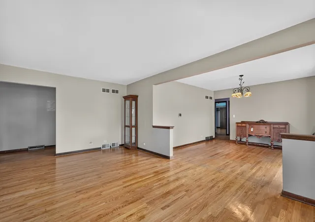 Photo 3 of Single family home for sale at 229 S Grace St, Lombard, IL 60148 | MLS# 12718119 | Listing updated on 2026-09-03