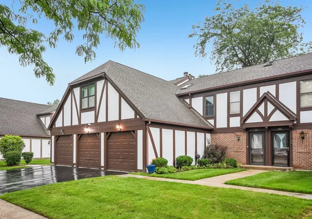 Photo 2 of Townhouse for sale at 7353 Canterbury Pl, Downers Grove, IL 60516 | MLS# 12718133 | Listing updated on 2026-08-21