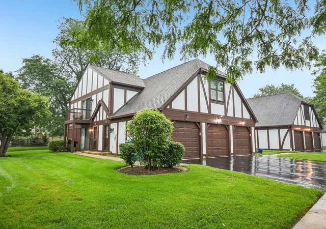 Photo 3 of Townhouse for sale at 7353 Canterbury Pl, Downers Grove, IL 60516 | MLS# 12718133 | Listing updated on 2026-08-21