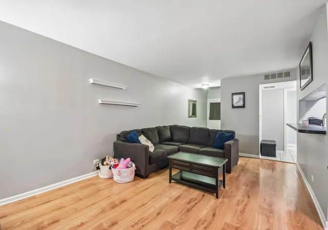 Photo 4 of Townhouse for sale at 7353 Canterbury Pl, Downers Grove, IL 60516 | MLS# 12718133 | Listing updated on 2026-08-21