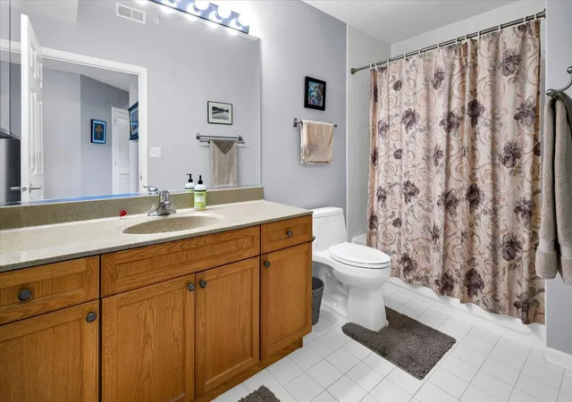 2nd image of 430 S Western Ave, Des Plaines, IL 60016