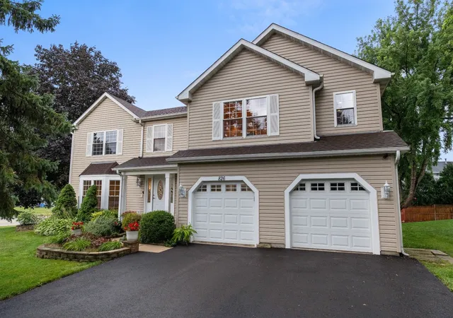 1st image of 826 Pin Oak Cir, Cary, IL 60013 | MLS# 12718279