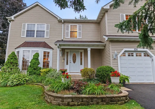 2nd image of 826 Pin Oak Cir, Cary, IL 60013 | MLS# 12718279
